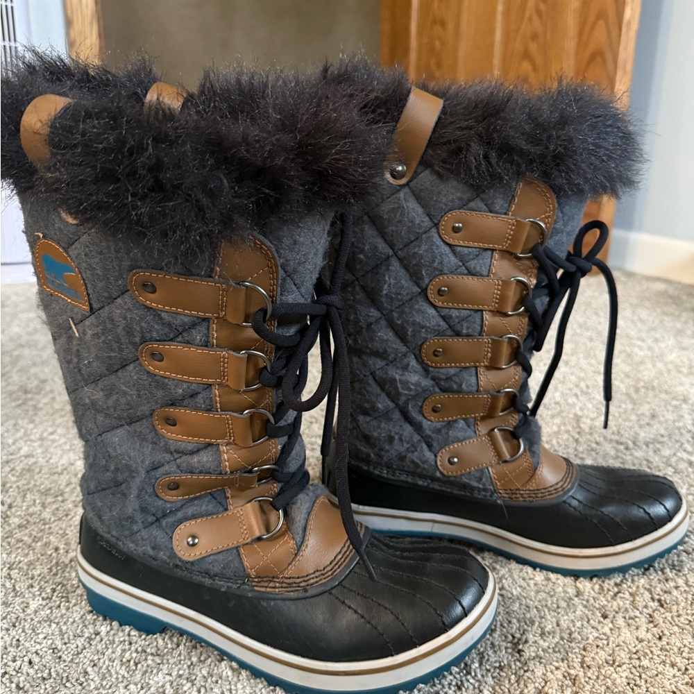 Sorel Quilted Gray and Brown Winter Boots